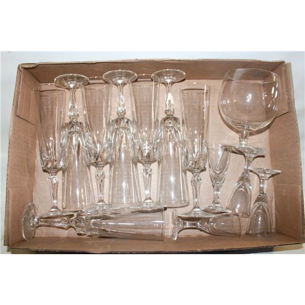 13 WINE & LIQUER DRINKING GLASSES LOT