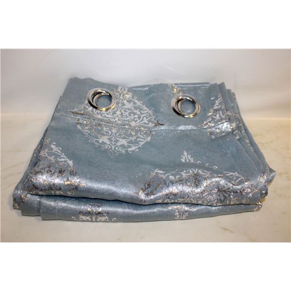 SET OF SHOWER CURTAINS GREY AND