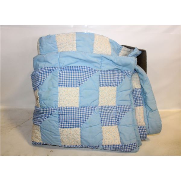 VINTAGE HANDMADE QUILT TWIN/ DOUBLE SIZE