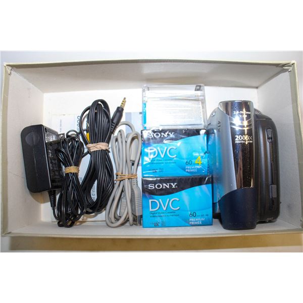 CANON MINI DV 2000X DIGITAL ZOOM & CASSETTES