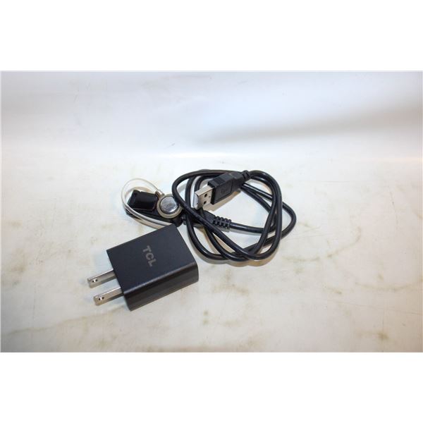 BLUETOOTH EAR SET WITH CORD AND CHARGER