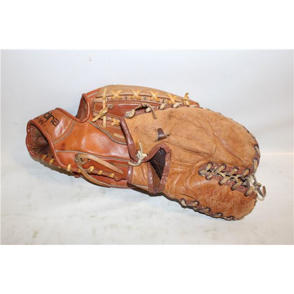 ESTATE BASEBALL LEATHER GLOVES TOGETHER-ESTATE