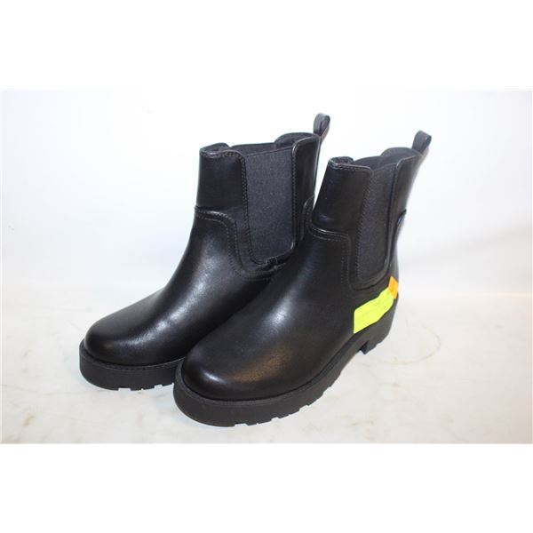 NEW WOMENS SIZE 6 OLD NAVY BOOTS