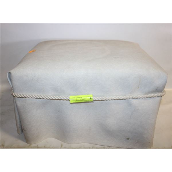 MINI WHITE FOOT STOOL WITH ROPE