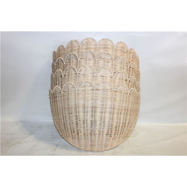 SET OF FOUR WALL HANGING BASKETS