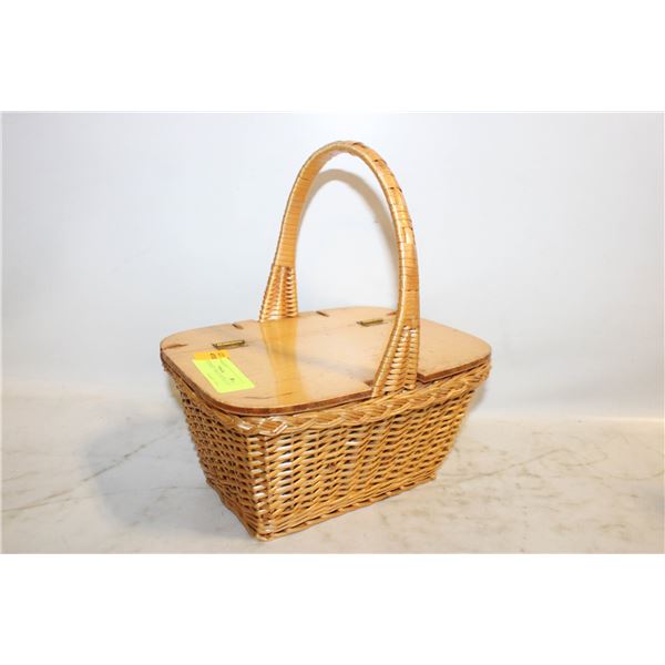 WOVEN BASKET SMALL WITHH LID
