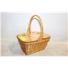Image 1 : WOVEN BASKET SMALL WITHH LID