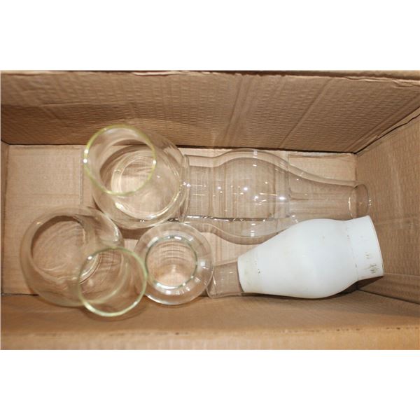 LOT OF REGULAR VINTAGE OIL LAMP CHIMNEYS