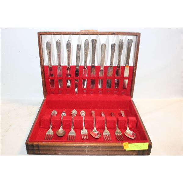 ESTATE VINTAGE CUTLERY IN WOOD CHEST BOX-ESTATE