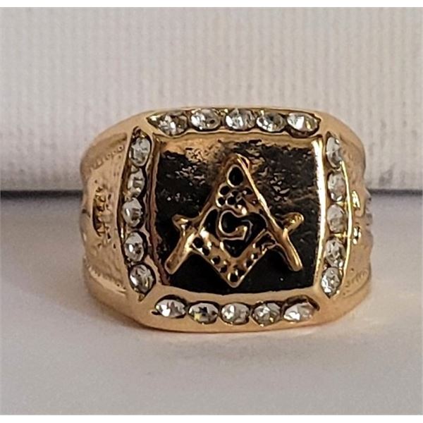 12) FREEMASON'S CRYSTAL ENCRUSTED RING GOLD TONE