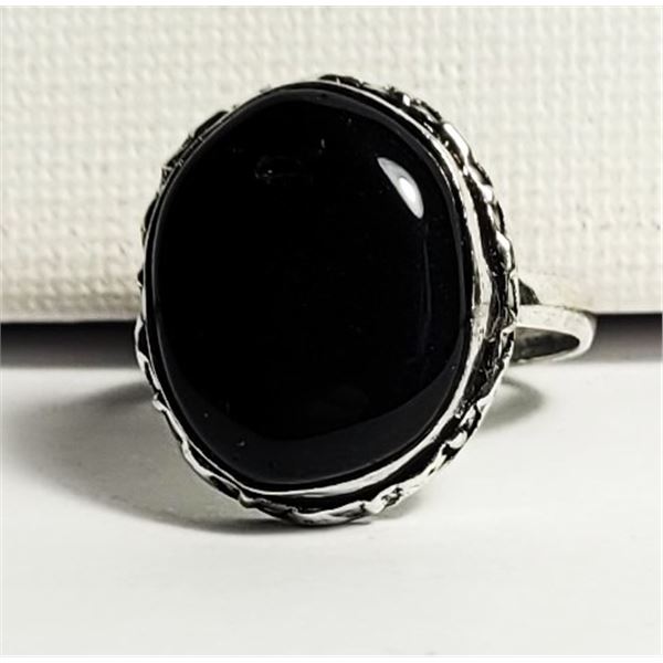 8) BLACK ONYX RING STAMPED .925 SIZE 9.5