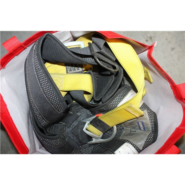 LOT OF 4 NORTH RITE ON PADDED HARNESS