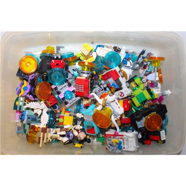 LOT OF ASSORTED LEGO