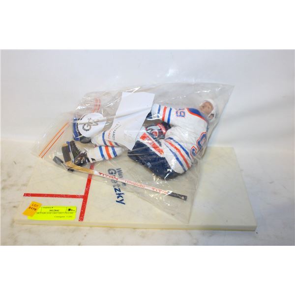 XL MCFARLANE GRETZKY FIGURE