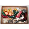 Image 1 : FLAT OF VINTAGE MINI COLLECTIBLE SHOES