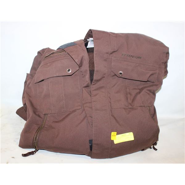 MENS COLUMBIA TITANIUM LARGE ONE PIECE