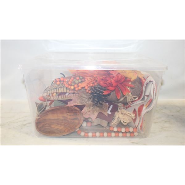 TUB FULL OF THANKSGIVING DÉCOR