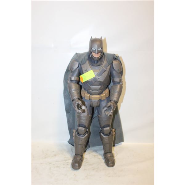 GREY BATMAN STATUE PLASTIC POSE-ABLE