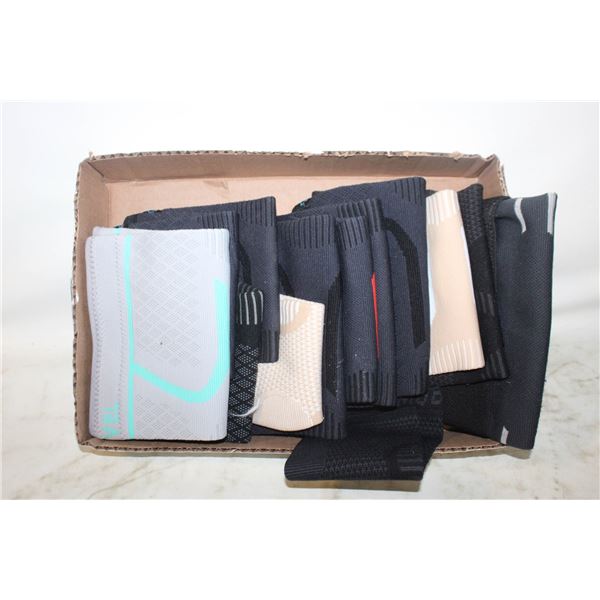 FLAT OF ASSORTED KNEE BRACES