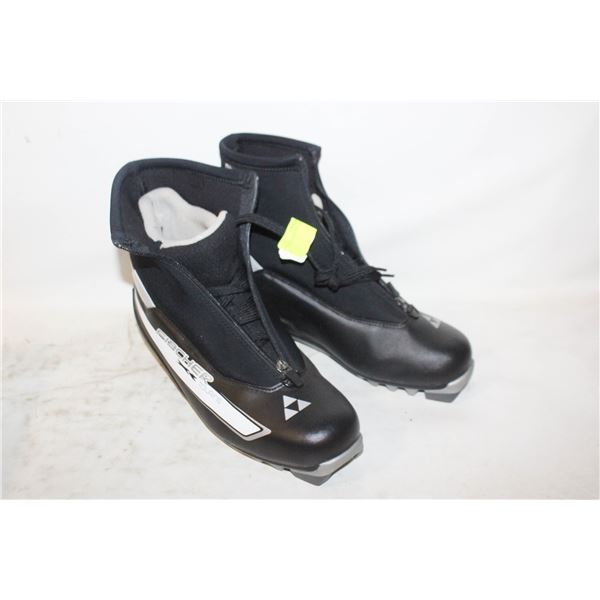 FISCHER TOURING BOOTS SZ EU44 NEW