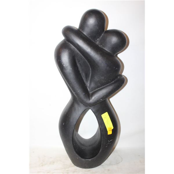 20" TALL LOVING EMBRACE DÉCOR STATUE