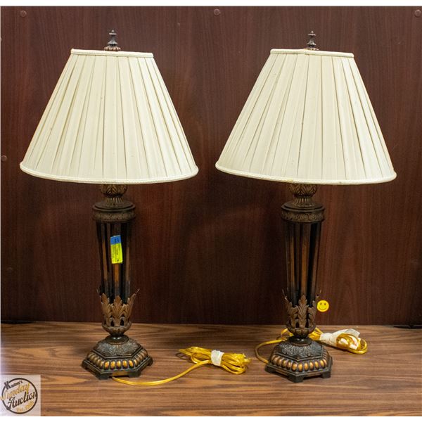 2 METAL ORNATE BRASS COLOR LAMPS WITH LEAF DÉCOR