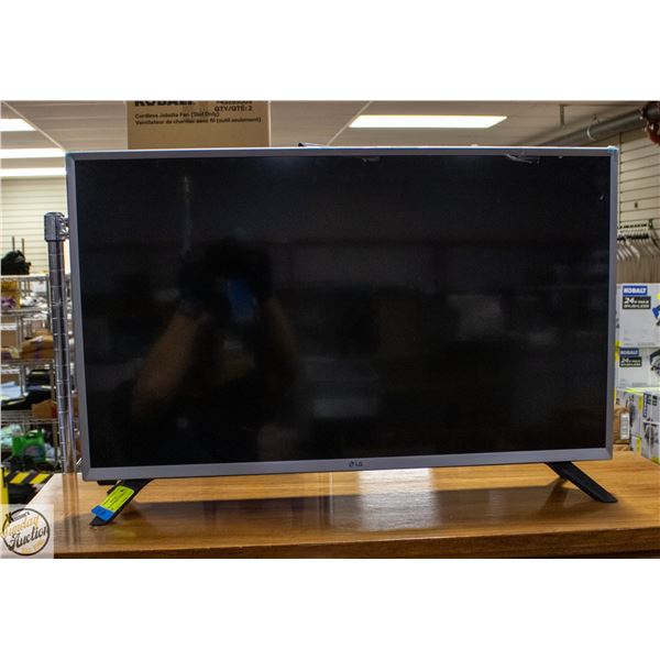 32" LG FLAT SCREEN TV MODEL 32LJ550B