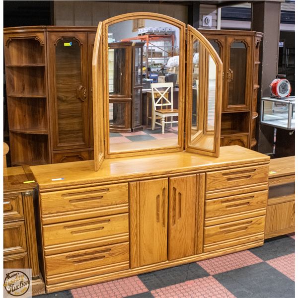 OAK FRONT DRESSER WITH MIRROR 70" X 82" X 31"