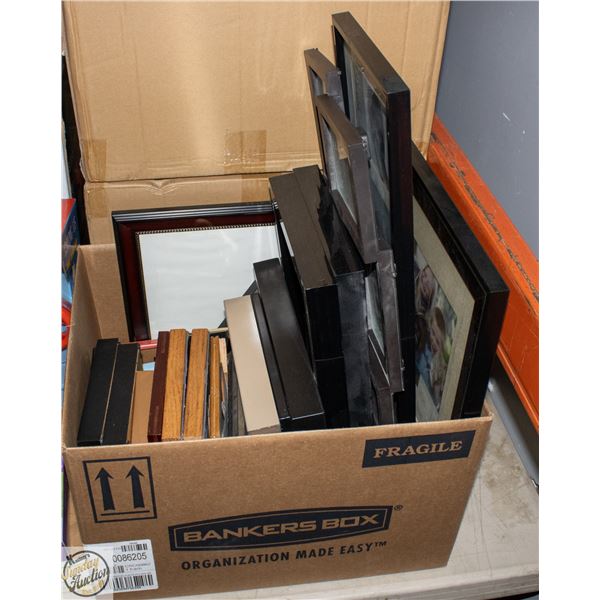 LOT OF VARIOUS PICTURES FRAMES