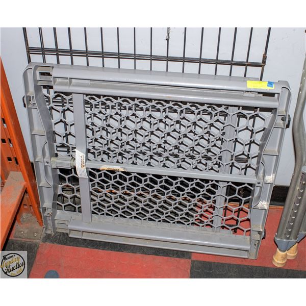 GREY SAFETY GATE FOR SMALL PETS OR SMALL CHILDREN