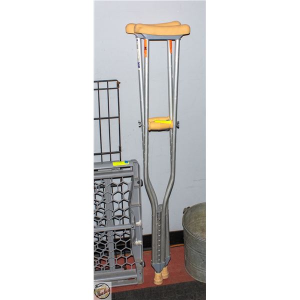 PAIR OF CRUTCHES