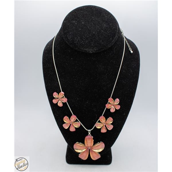 VINTAGE FLOWER NECKLACE