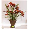 Image 1 : FAUX LILYS IN VASE