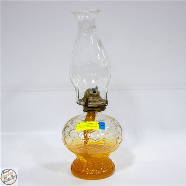 VINTAGE HURRICANE STYLE OIL LAMP AMBER HONEYCOMB