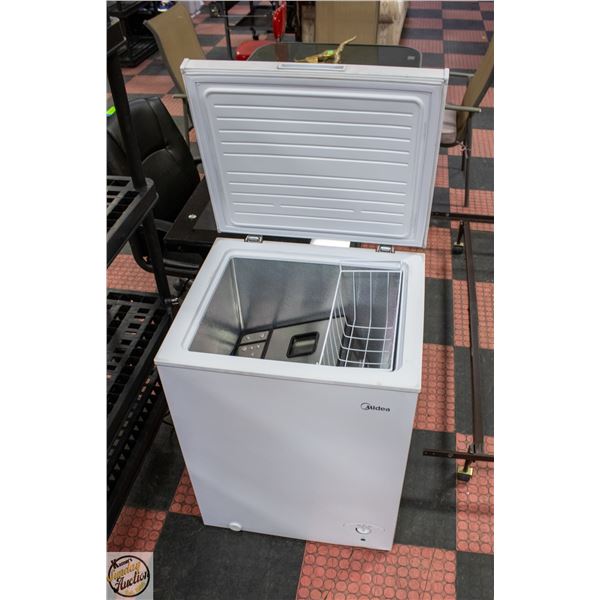 MIDEA CHEST FREEZER 5 CU FT MODEL MRC05M3AWWC