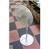 Image 1 : WHITE STAND UP ROOM FAN