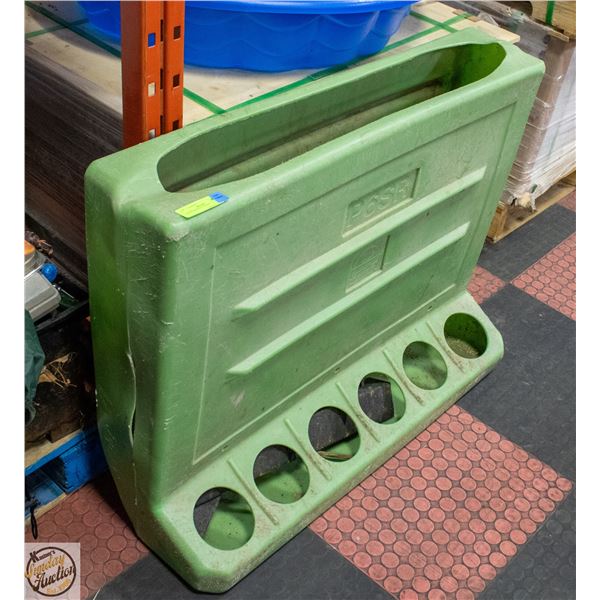 6 SPOT CHICKEN FEEDER