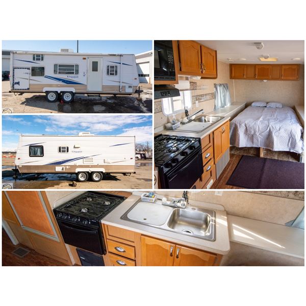 FEATURED 2005 HOLIDAY TRAILER