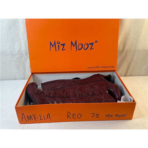 New Miz Mootz Boots Size 7.5