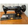 Image 5 : 1950s Singer 15J Sewing Machine Table working
