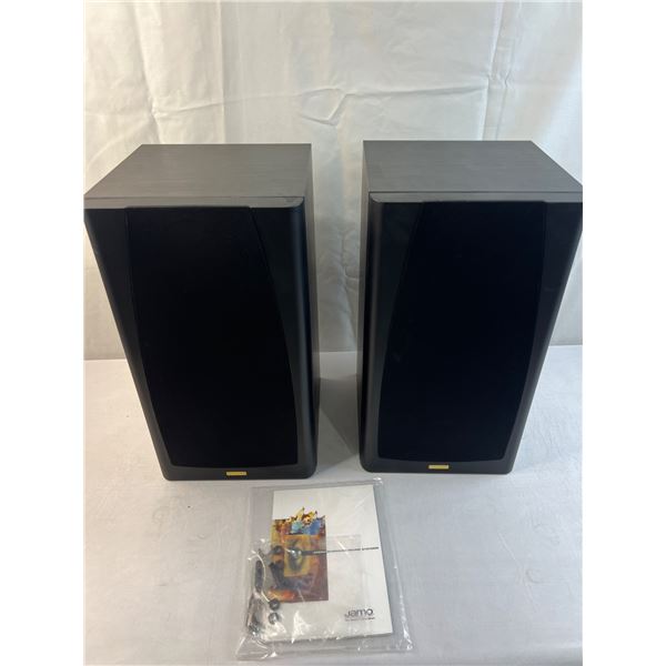 2 JAMO 68 Speakers
