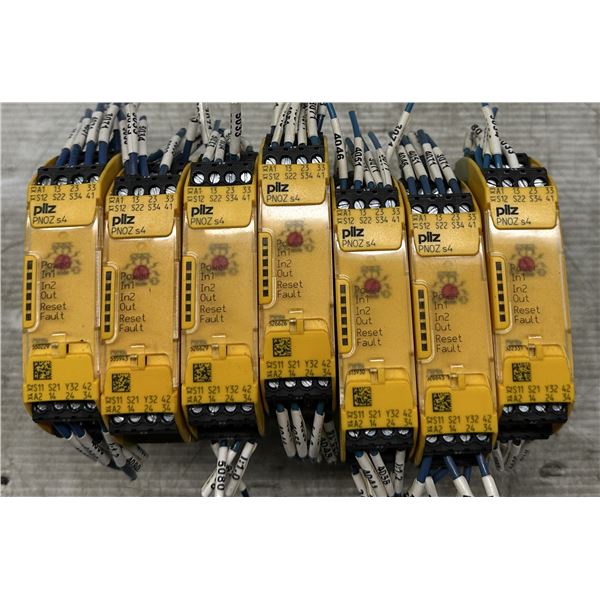 Lot of (7) Pilz #750104 / PNOZ s4 24VDC 3n/o.1n/c Safety Relays