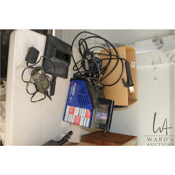 Campbell Hausfeld model WS0970 115v arc welder, appears to work at time of catalouging. Includes han