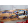 Image 2 : Vintage pair of wood Starfire 1 water skis and tow rope