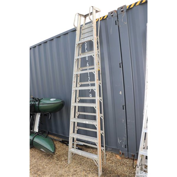 10' aluminum work ladder