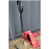 Image 5 : Princess Auto Hydraulic pallet jack