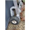 Image 3 : Genie Handy Lift cable drive mechanical pallet lift