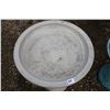 Image 2 : Beige glazed ceramic bird bath, 23" tall 20" diameter