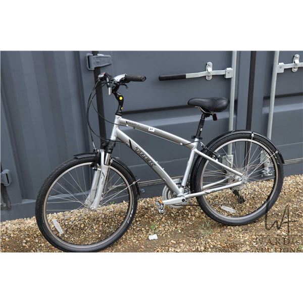 Trek Navigator 3.0 24 speed mens mountain bike, 16" frame, front suspension, 26" road tire