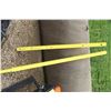 Image 1 : Bridge height measurement poles